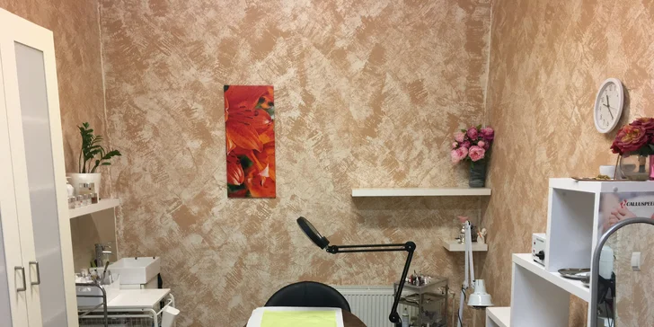 Krásná hned po probuzení: permanentní make-up obočí nebo linek