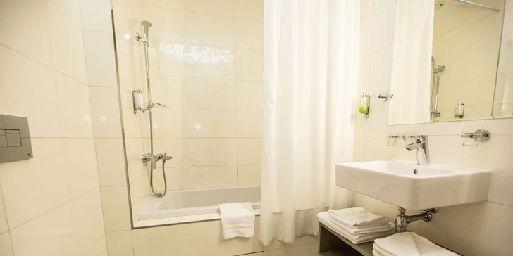 1–2 noci ve 4* zámeckém hotelu Větruše se snídaní a hodinou ve vířivce