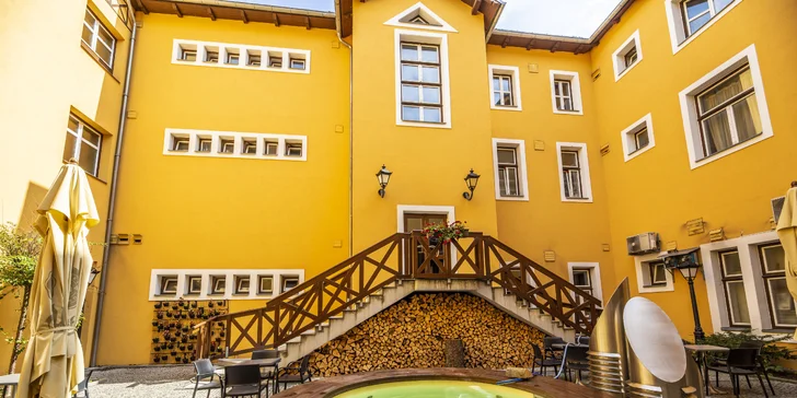 1–2 noci ve 4* zámeckém hotelu Větruše se snídaní a hodinou ve vířivce