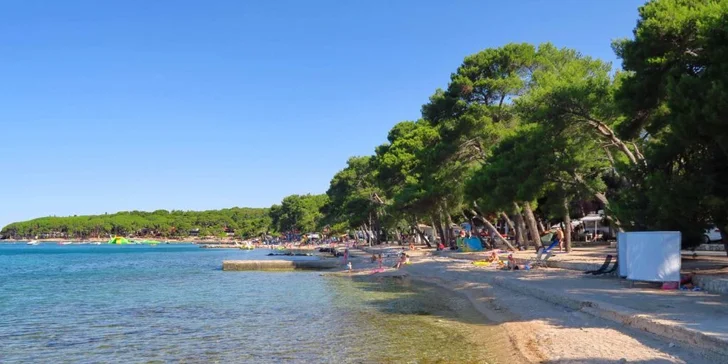 Chorvatský Biograd na Moru: moderní mobilní domy s vlastní kuchyňkou