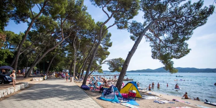 Chorvatský Biograd na Moru: moderní mobilní domy s vlastní kuchyňkou