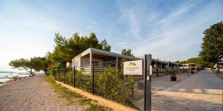 Chorvatský Biograd na Moru: moderní mobilní domy s vlastní kuchyňkou