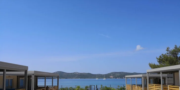Chorvatský Biograd na Moru: moderní mobilní domy s vlastní kuchyňkou