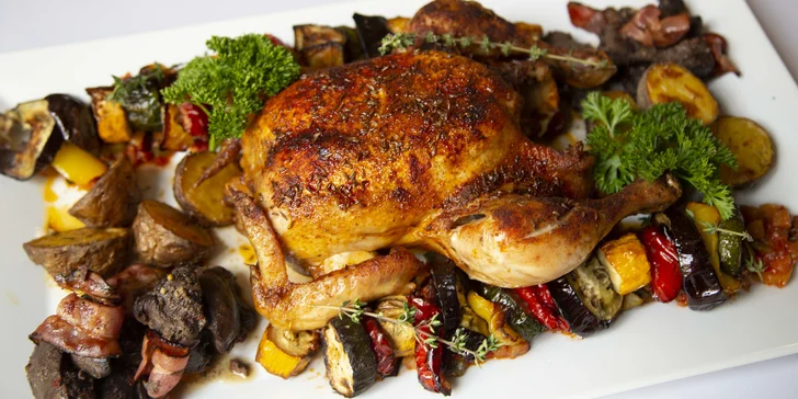 Pečené francouzské kuřátko (450 g) pro 2 osoby a láhev vína k tomu