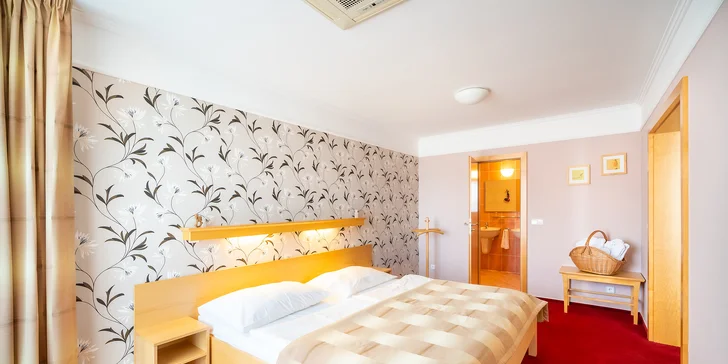 Pobyt v Posázaví: strava, veřejné i privátní wellness, plný minibar i večeře při svíčkách