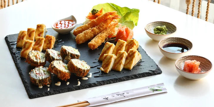 Asijská hostina: sushi a krevety v tempuře, tofu s teryiaki omáčkou a salát