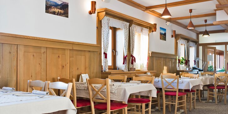 Na výlety do slovinských Alp: horský hotel s polopenzí, přeprava lanovkou