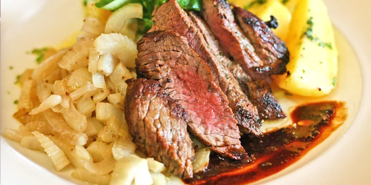 4chodové menu v restauraci s výhledem na Lysou horu: kachní prsa nebo pstruh i lahev vína