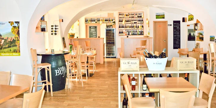 Pochutnejte si: grand tapas talíř pro 2 osoby i červené nebo bílé víno