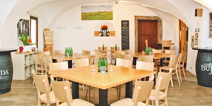 Pochutnejte si: grand tapas talíř pro 2 osoby i červené nebo bílé víno