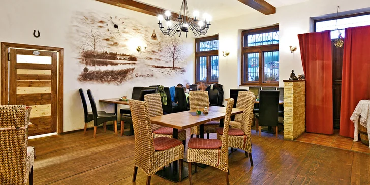 Čtyřchodové menu pro dva: sýr Halloumi, kachní jatýrka i prsa, roštěná, dezerty a třeba i káva