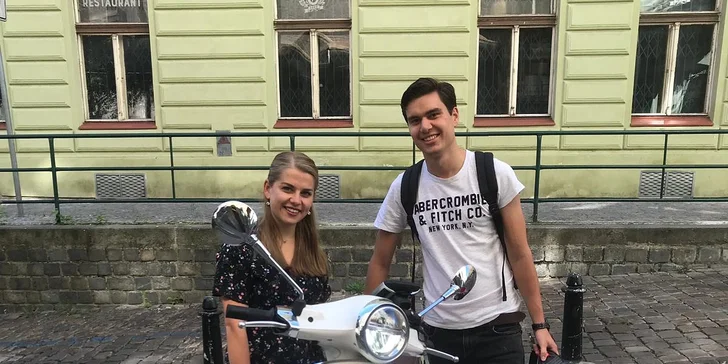 Praha na dvou kolech: pronájem skútru Vespa na 5, 24 i 48 hodin