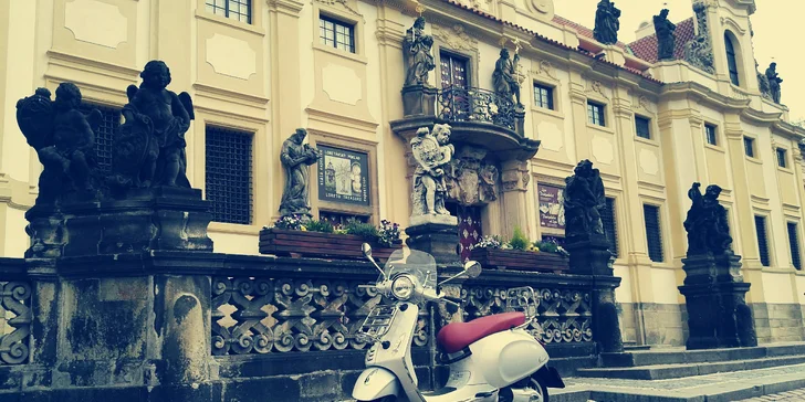 Praha na dvou kolech: pronájem skútru Vespa na 5, 24 i 48 hodin