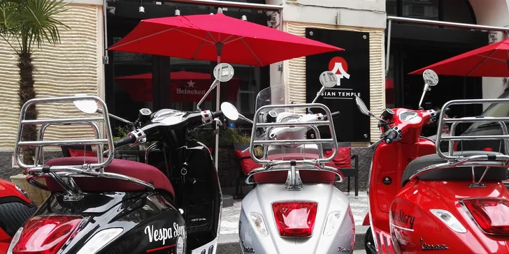 Praha na dvou kolech: pronájem skútru Vespa na 5, 24 i 48 hodin