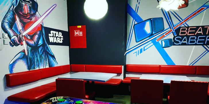 30 min. hraní ve virtuální realitě s pohybovou platformou KAT VR Walk