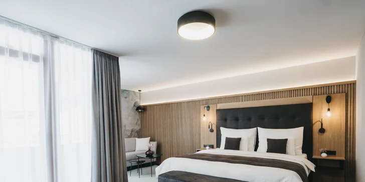 V nabídce je 2lůžkový pokoj Superior, prostornější Grand Deluxe či Maisonette Suite.