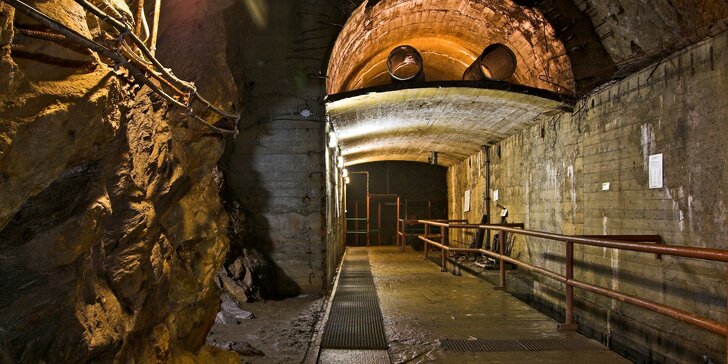 Prozkoumejte s průvodcem Hitlerovo tajemné podzemí v Sovích horách v Polsku