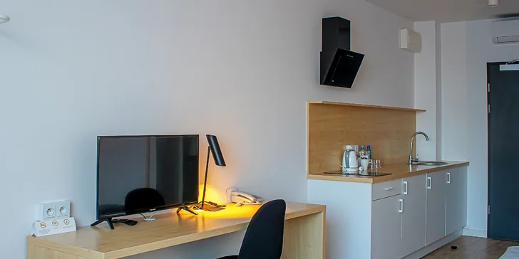 Niektoré izby majú kuchynský kút s varnou doskou.