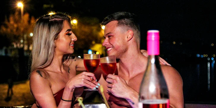 Privátní vířivka, sauna či sekt pod hvězdami s výhledem na Pražský hrad a řeku