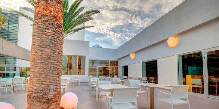 Nádherné pobřeží Costa Calma - 4* hotel s all inclusive v centru města