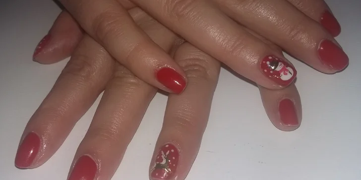 Manikúra s parafínovým zábalem, peelingem, gel lakem, Shellacem nebo P-Shine
