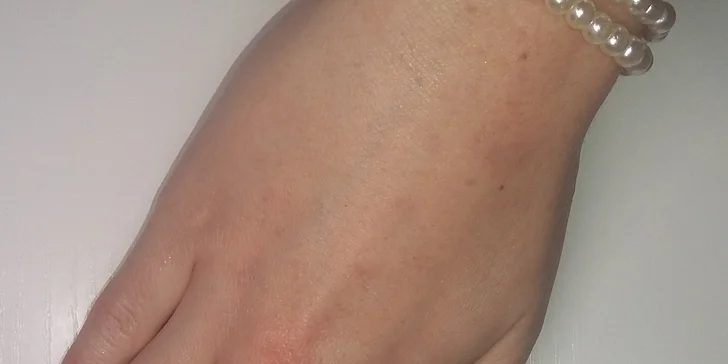 Manikúra s parafínovým zábalem, peelingem, gel lakem, Shellacem nebo P-Shine