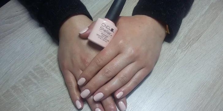 Manikúra s parafínovým zábalem, peelingem, gel lakem, Shellacem nebo P-Shine