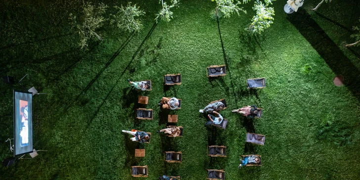 V lete zájdite do letného kina.