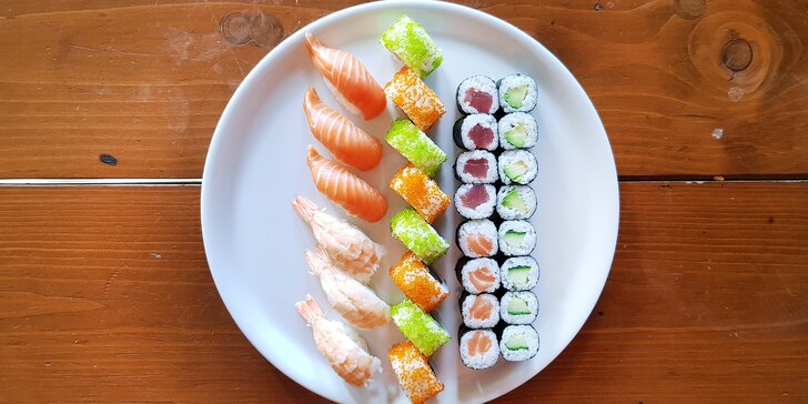 Sushi na Stodolní: 30 či 50 kousků s lososem, krabem i tuňákem nebo grilovanou krevetou