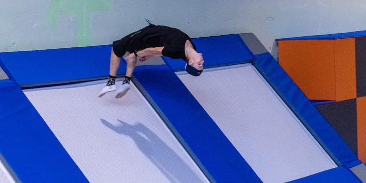 Pojďte si zaskákat: vstupy i permanentky do trampolínového centra