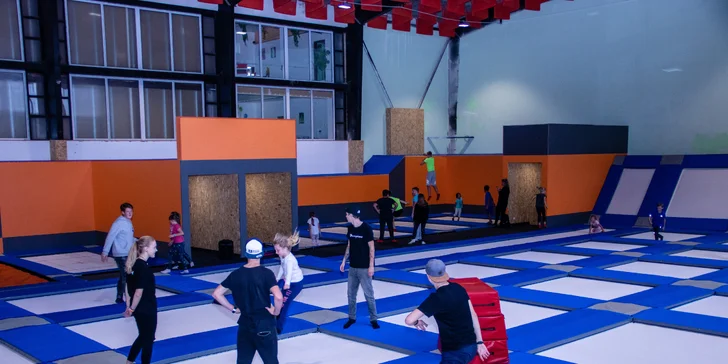 Pojďte si zaskákat: vstupy i permanentky do trampolínového centra