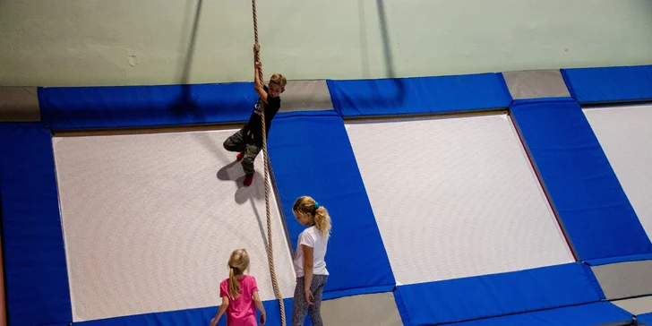 Pojďte si zaskákat: vstupy i permanentky do trampolínového centra