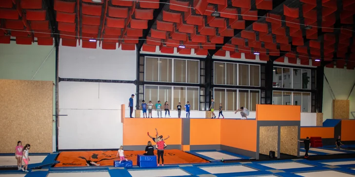Pojďte si zaskákat: vstupy i permanentky do trampolínového centra