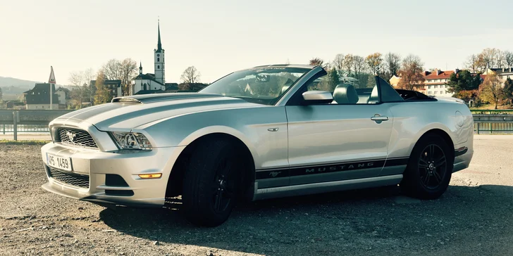 Mustang podle výběru na 1 až 12 hod.: 3.7 Shelby nebo 3.7 Cabrio