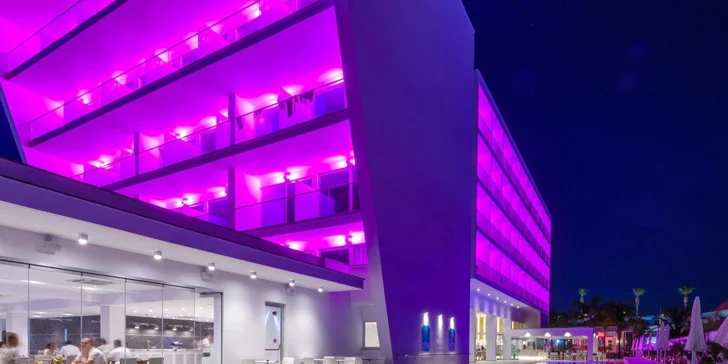 Jen co vyjdete z hotelu, ocitnete se v ráji zábavy. 