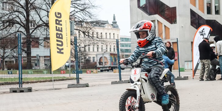 Pro malé závodníky: Elektrické motorky na půjčení pro děti, od jednoho vybití až na týden