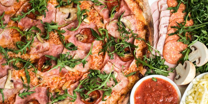 Výborná pizza o průměru 33 cm dle výběru z více než 30 druhů