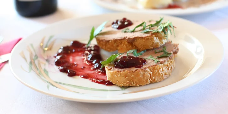 Rozvoz svatomartinského menu pro 2 osoby: husí paštika, stehýnko s variací knedlíků a ovocný knedlík