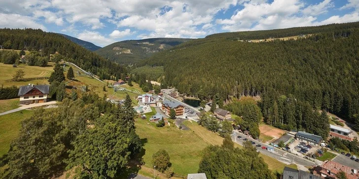 Pořádná relaxace v srdci Krkonoš: moderní Residence Sněžka s výhledem na hory