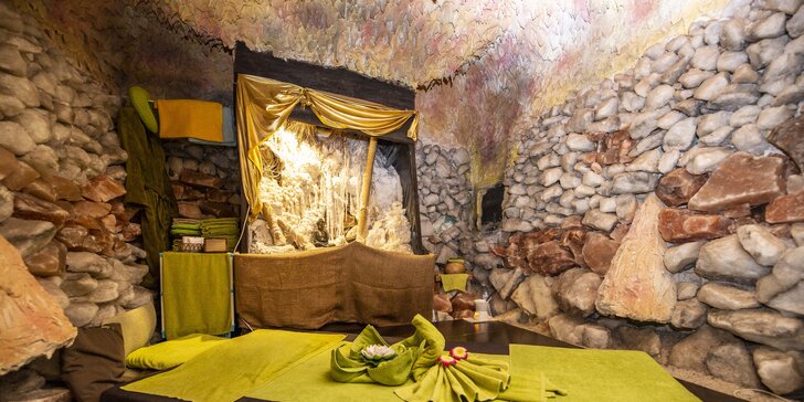 Dvojitý odpočinek: thajská masáž zad horkým olejem v solné jeskyni