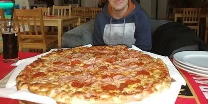 Vyrazte na dobrotu: 2× pizza o průměru 33 cm nebo 1× obří jumbo (⌀ 60 cm)