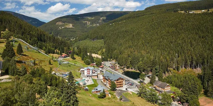 V zimě na lyže, v létě na túru: pobyt v prostorném Apartmánu pod horizontem v centru Pece pod Sněžkou
