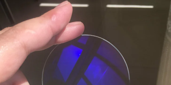 Chraňte své oči: brýlové čočky s modrým filtrem pro pohodlnější vidění