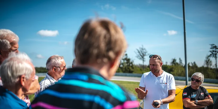Škola bezpečné jízdy: Nejmodernější polygon v Evropě, kde vás naučí projíždět zatáčky smykem