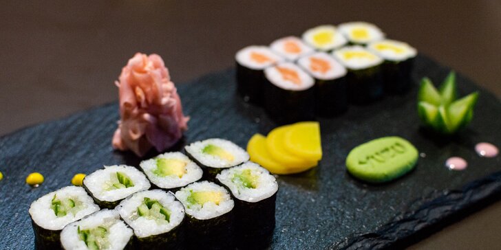 Chutě Japonska: sety s 16 a 42 ks sushi, polévkami, salátem a kuřecím teriyaki