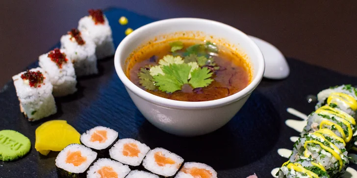 Chutě Japonska: sety s 16 a 42 ks sushi, polévkami, salátem a kuřecím teriyaki