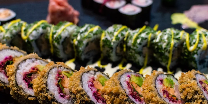 Chutě Japonska: sety s 16 a 42 ks sushi, polévkami, salátem a kuřecím teriyaki