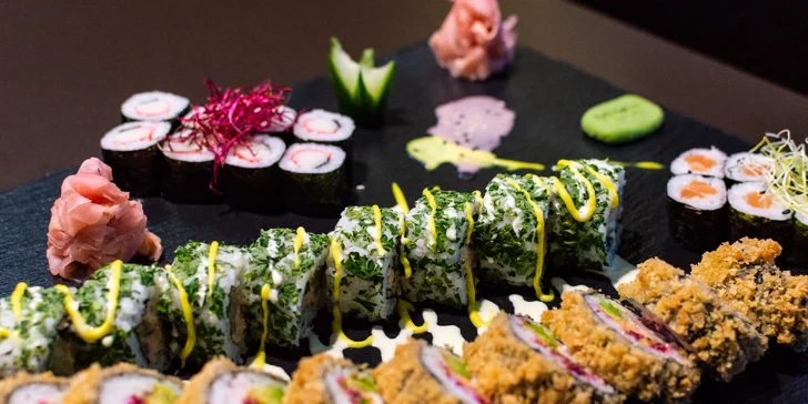 Chutě Japonska: sety s 16 a 42 ks sushi, polévkami, salátem a kuřecím teriyaki