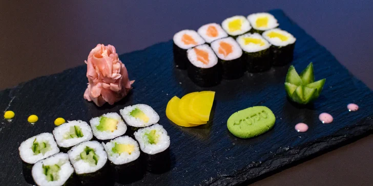 Chutě Japonska: sety s 16 a 42 ks sushi, polévkami, salátem a kuřecím teriyaki