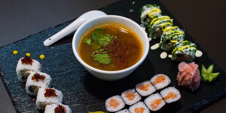 Chutě Japonska: sety s 16 a 42 ks sushi, polévkami, salátem a kuřecím teriyaki